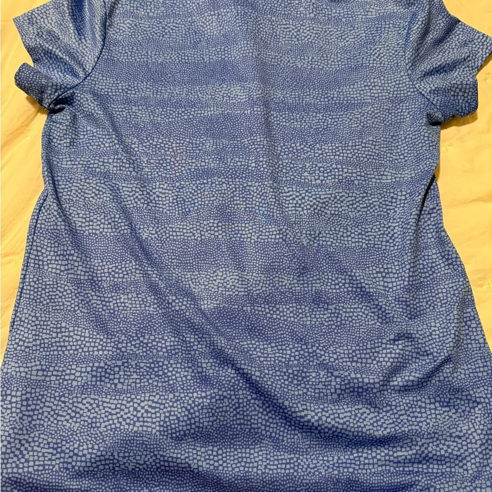 Nike Women’s Blue Short-Sleeve Golf Polo with Subtle Dot Texture